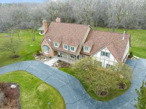 15 Creekside Ln, Barrington, IL 60010