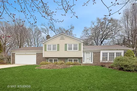 537 Indian Hills Ct, Naperville, IL 60563