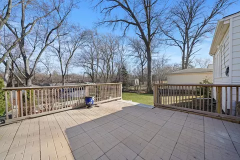 Exterior - 351 S Warrington Rd, Des Plaines, IL 60016 photo 3 of 8