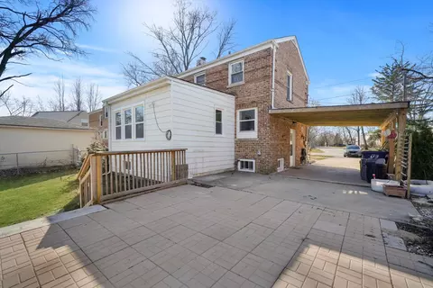 Exterior - 351 S Warrington Rd, Des Plaines, IL 60016 photo 4 of 8