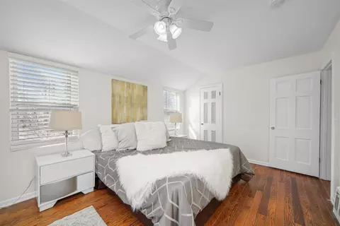 Bedroom - 351 S Warrington Rd, Des Plaines, IL 60016 photo 4 of 5