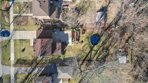View/Area - 351 S Warrington Rd, Des Plaines, IL 60016 photo 3 of 4