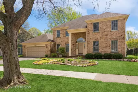 2240 N Charter Point Dr, Arlington Heights, IL 60004