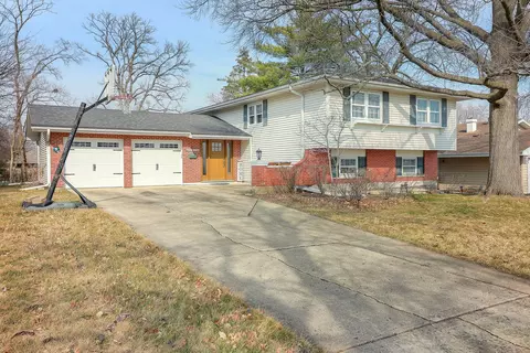 21 W754 Buckingham Rd, Glen Ellyn, IL 60137