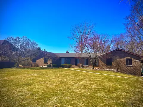 3 S730 Burk Ave, Warrenville, IL 60555