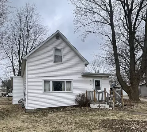 430 S Elm St, Farmer City, IL 61842