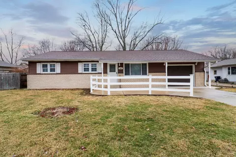 819 S Cedar St, Delavan, IL 61734