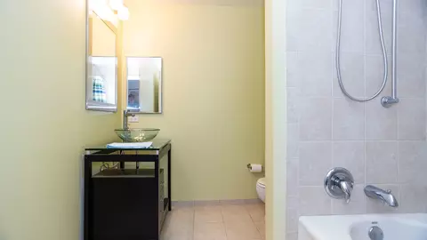 Bath - 225 S Sangamon St #911, Chicago, IL 60607 photo 3 of 3