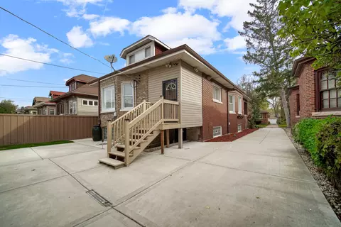 Exterior - 9640 S Hamilton Ave, Chicago, IL 60643 photo 6 of 7