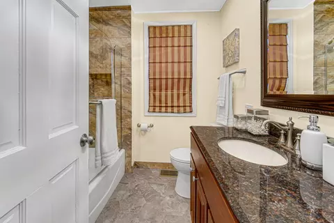 Bath - 9640 S Hamilton Ave, Chicago, IL 60643 photo 1 of 5
