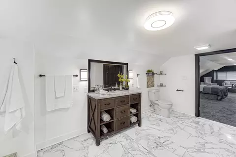 Bath - 9640 S Hamilton Ave, Chicago, IL 60643 photo 2 of 5