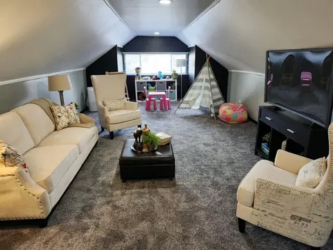 Living - 9640 S Hamilton Ave, Chicago, IL 60643 photo 5 of 8