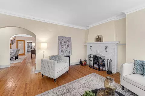 Living - 9640 S Hamilton Ave, Chicago, IL 60643 photo 3 of 8
