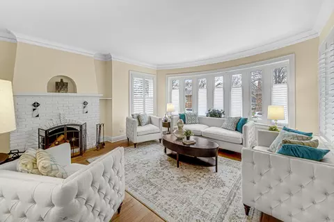 Living - 9640 S Hamilton Ave, Chicago, IL 60643 photo 1 of 8