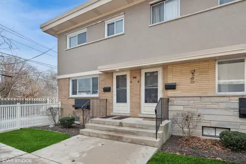 610 S Milwaukee Ave #F, Libertyville, IL 60048