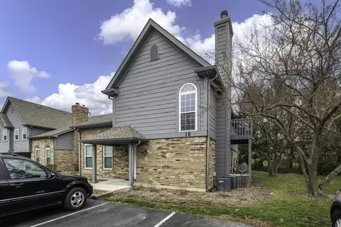 19 Foxcroft Rd #203, Naperville, IL 60565