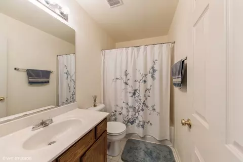 Bath - 7908 Dada Dr, Gurnee, IL 60031 photo 3 of 3