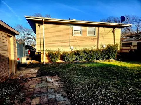 Exterior - 16492 Barton Ln, Oak Forest, IL 60452 photo 4 of 9