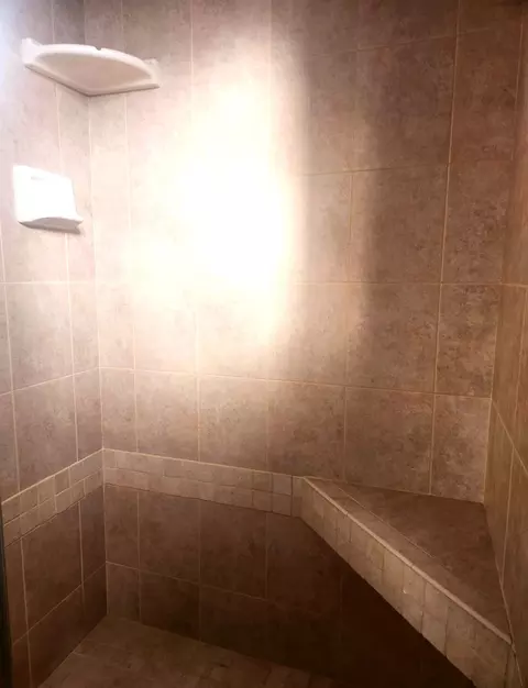 Bath - 16492 Barton Ln, Oak Forest, IL 60452 photo 2 of 5