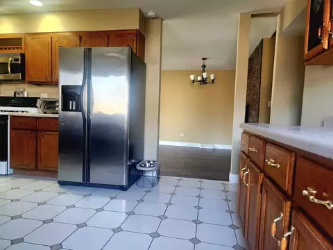 Kitchen - 16492 Barton Ln, Oak Forest, IL 60452 photo 1 of 2