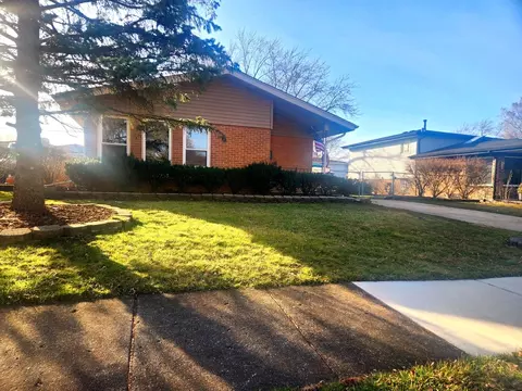 Exterior - 16492 Barton Ln, Oak Forest, IL 60452 photo 7 of 9
