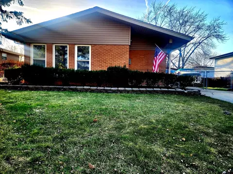 Exterior - 16492 Barton Ln, Oak Forest, IL 60452 photo 2 of 9