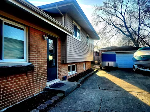 Exterior - 16492 Barton Ln, Oak Forest, IL 60452 photo 3 of 9