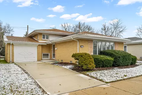 9307 Lavergne Ave, Skokie, IL 60077