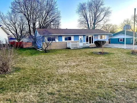 361 Woodlyn Dr, Aurora, IL 60505