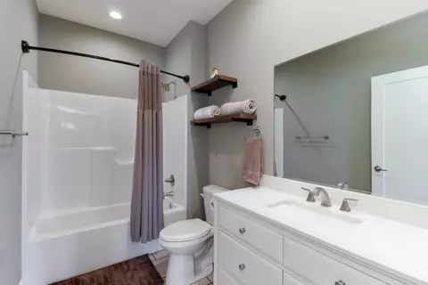 Bath - 1730 Eide Rd, Bloomington, IL 61704 photo 4 of 5