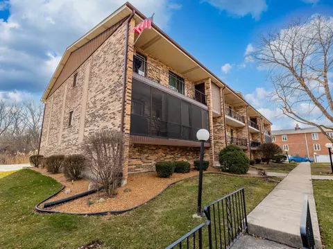 11360 Moraine Dr #G, Palos Hills, IL 60465