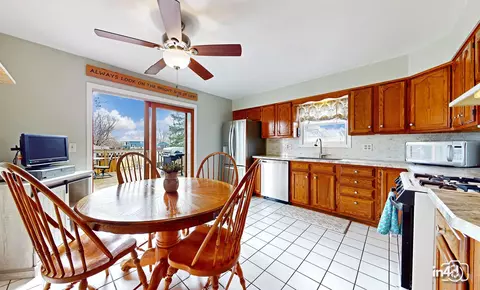 Dining - 5941 Stuart Ln, Oak Forest, IL 60452 photo 2 of 3