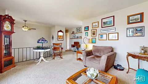 Living - 5941 Stuart Ln, Oak Forest, IL 60452 photo 3 of 6