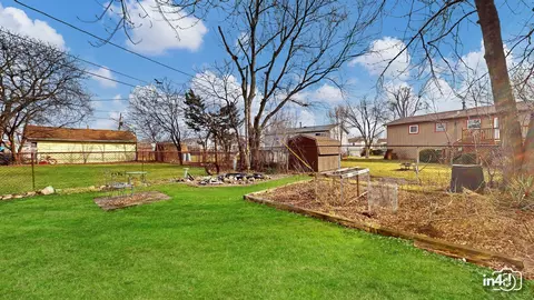 Exterior - 5941 Stuart Ln, Oak Forest, IL 60452 photo 8 of 12