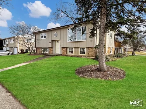 Exterior - 5941 Stuart Ln, Oak Forest, IL 60452 photo 3 of 12