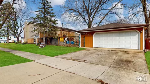 Exterior - 5941 Stuart Ln, Oak Forest, IL 60452 photo 6 of 12