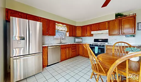 Kitchen - 5941 Stuart Ln, Oak Forest, IL 60452 photo 1 of 2