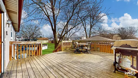 Exterior - 5941 Stuart Ln, Oak Forest, IL 60452 photo 11 of 12