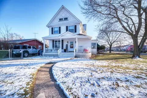 574 Old Indian Trl, Aurora, IL 60506