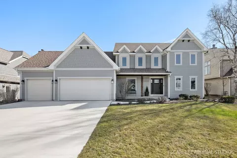 1 N245 Blue Jay Ct, Carol Stream, IL 60188