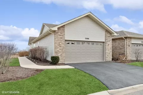 1166 Mandalay Ln, Bolingbrook, IL 60490