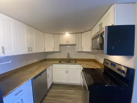 Kitchen - 127 N Wolf Rd #56A, Wheeling, IL 60090 photo 2 of 2