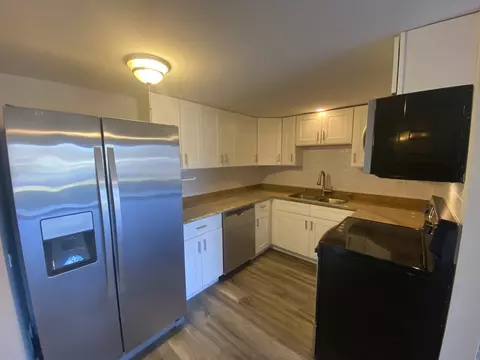Kitchen - 127 N Wolf Rd #56A, Wheeling, IL 60090 photo 1 of 2