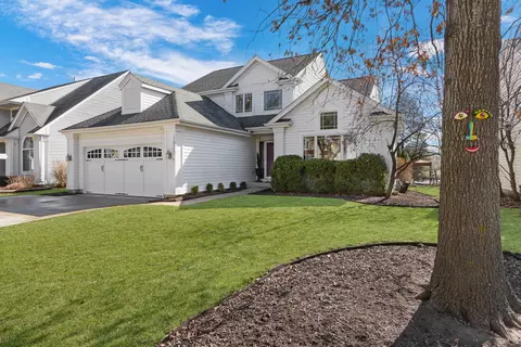 1025 Popes Creek Cir, Grayslake, IL 60030