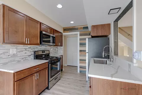 Kitchen - 1213 Cypress Dr, Wheeling, IL 60090 photo 4 of 5