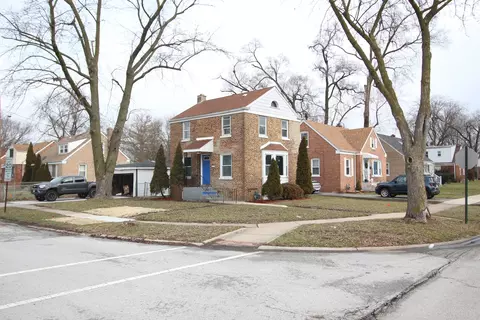 Exterior - 300 E 142nd St, Dolton, IL 60419 photo 3 of 5