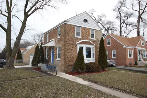Exterior - 300 E 142nd St, Dolton, IL 60419 photo 4 of 5