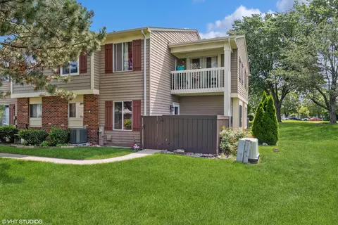 7 Fernwood Dr #D, Bolingbrook, IL 60440
