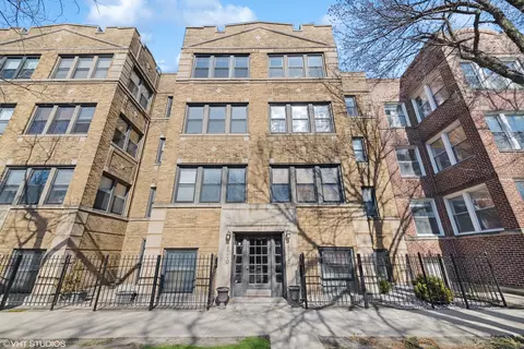 1520 W Addison St #3, Chicago, IL 60613