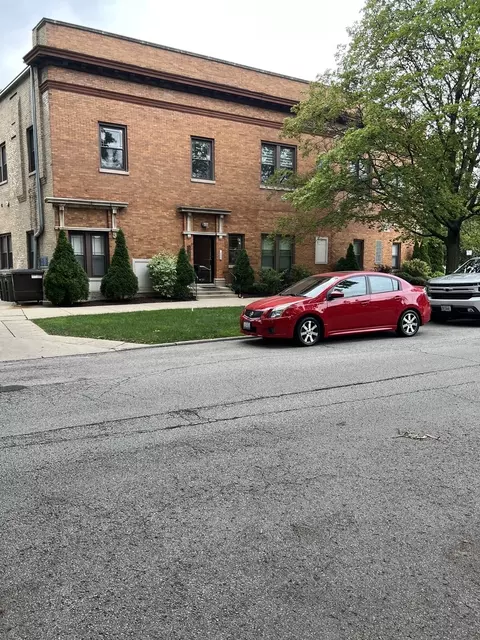 5962 N East Circle Ave #9, Chicago, IL 60631